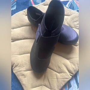 Shimano Multi-Directional Release SPD Cleats + Bike Shoes
Men’s Size 11–11.5